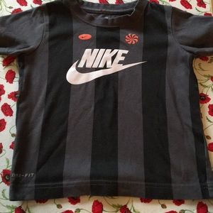 🍁Toddler Nike shirt
